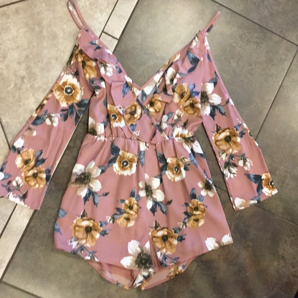 NWT Floral Cold Shoulder Romper - Picture 3 of 6